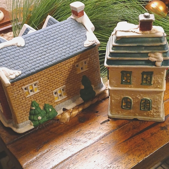 VINTAGE --PORCELAIN VILLAGE INN & TOYSHOP - Picture 5 of 5